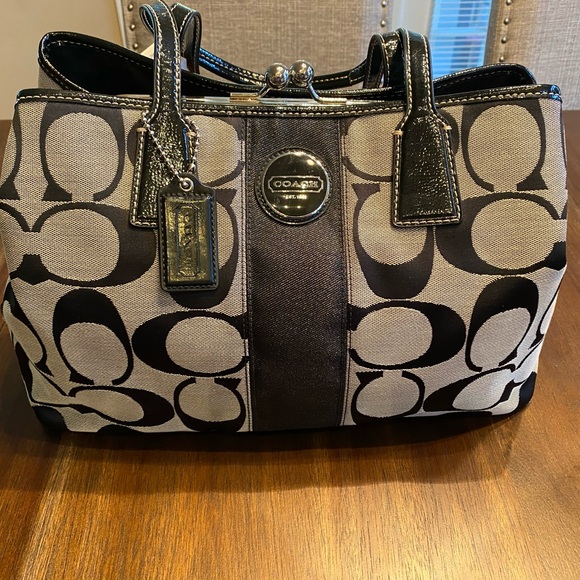 New Coach Black & Gray Medicine Bag with Clasp - Picture 2 of 14